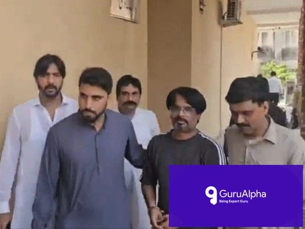 صحافی بلال غوری کے ریمانڈ میں توسیع: پاکستان میں ڈیجیٹل میڈیا پر کسے جانے والے گھیراؤ کا تجزیہ