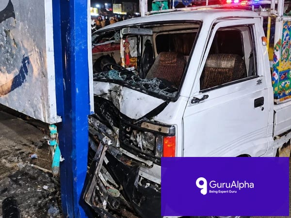 سخا کوٹ حادثہ: باجوڑ کے دیہاڑی دار کیٹرنگ ورکرز کا غیر محفوظ سفر اور سڑک سیکیورٹی کا بحران