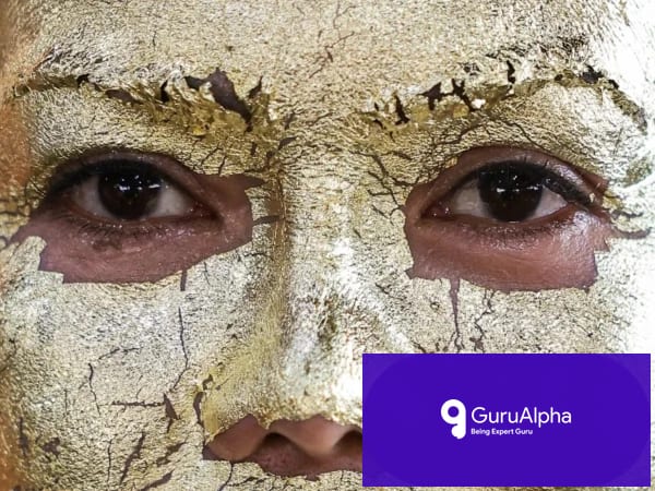 تھائی لینڈ میں چہرے پر سونا سجانے کی قدیم رسم: عقیدت، دولت اور نفساتی اثرات