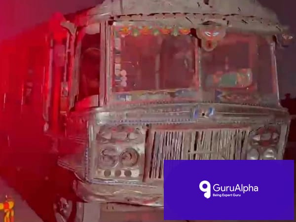 کراچی: بس حادثے میں ہلاکت کے بعد ڈرائیور فرار، روڈ سیفٹی اور ٹرانسپورٹ مافیا پر سوالات