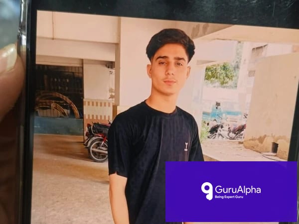 کراچی میں نوجوان کی موت کے بعد احتجاج، پولیس پر مددگاری کے الزامات