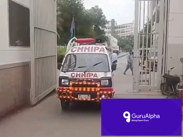کراچی ڈیفنس میں تیز رفتار گاڑی کا موٹر سائیکل پر قہر، خاتون جاں بحق، سڑکوں پر بڑھتے خونی حادثات کا کچا چھٹا